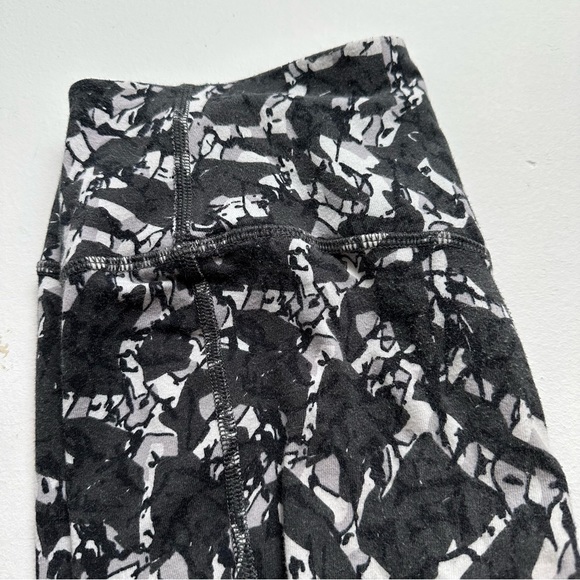 Nike Dri Fit Black and Gray Patterned Leggings - Picture 2 of 4